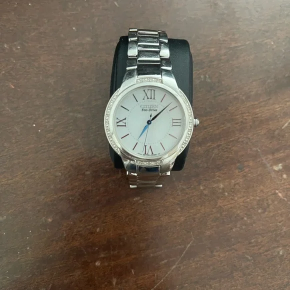 CITIZEN ECODRIVE SILVER TONE BRACET WATCH W/ TINY DIAMOND CHIP ACCENTS. - Picture 5 of 16